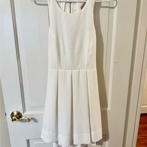Elegant White Sleeveless Dress